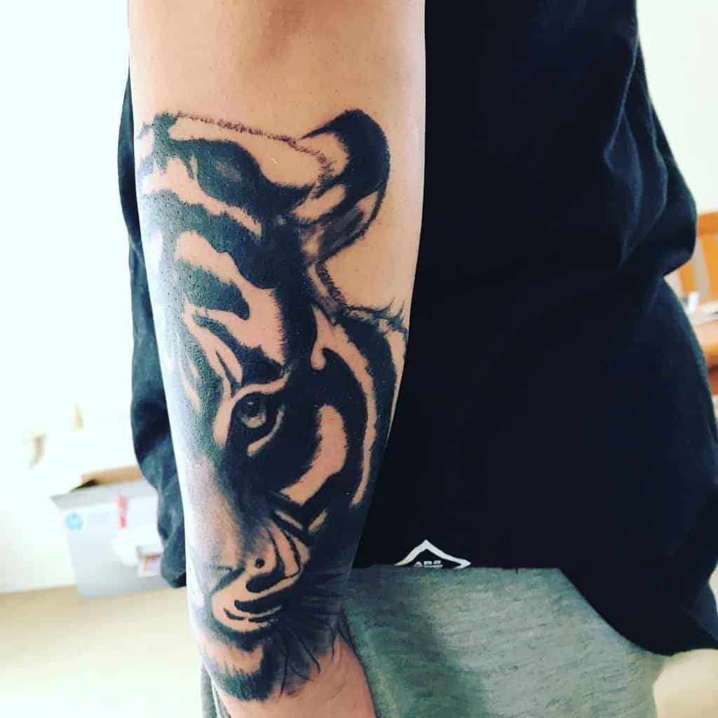 lion tattoo gargoyle tattto studio auckland