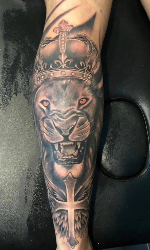 king-lion-cross-tattoo
